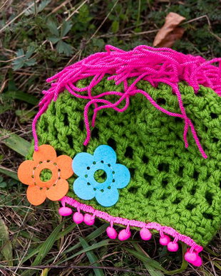 caciula colorata ,trendy,cu flori