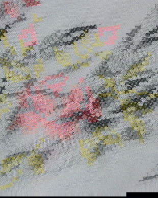 Fata de masa in cruciulite