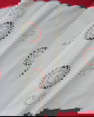 Fata de masa cu broderie si dantela