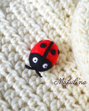 Brosa Ladybug