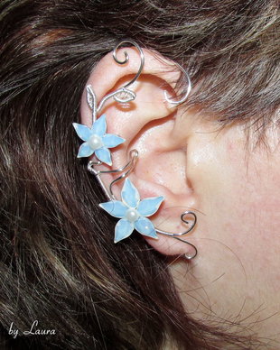 Cercel ear cuff "White Flowers" cu cristale Swarovski