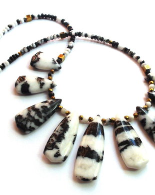 Set colier statement si cercei lungi din Jasp zebra, Hematit auriu si Argint 925 - CO425, CE425 - colier alb negru din pietre  semipretioase, cadou sotie