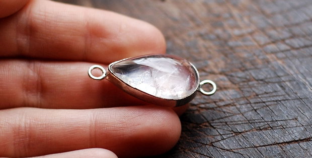 Conector quartz roz in rama argintata