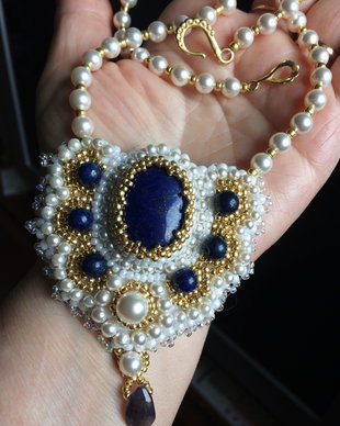 Colier cu perle albe si LapisLazuli-modificat