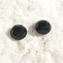 (2 bucati) Cabochon rotund fatetat din onix aprox 8.5x4 mm