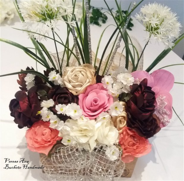 Aranjament floral cu flori handmade/Decoratiuni/Cadou