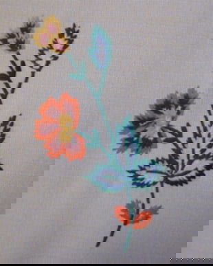 Fata de masa cu broderie