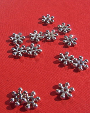 Steluta argintie usor satinata aprox 9x2.5 mm