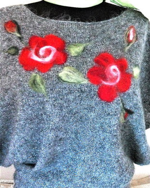 Pulover sal, din fir mohair cu usor metalic, impaslit cu trandafiri de lana merino impaliti