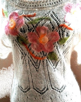 Tunica realizata din dantela fina de mohair, impaslitacu mix de lana merino