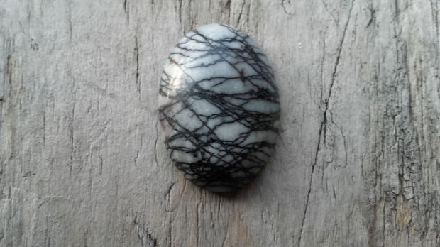 Cabochon jasper meshwork, 25x18 mm