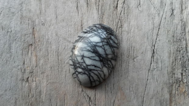 Cabochon jasper meshwork, 25x18 mm