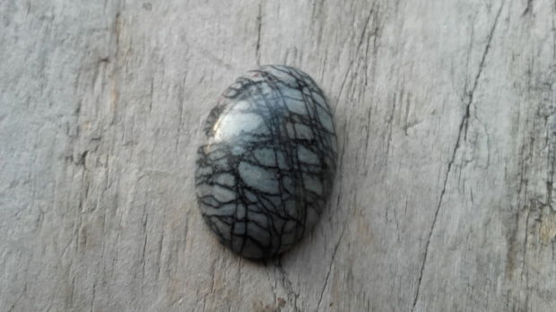 Cabochon jasper meshwork, 25x18 mm