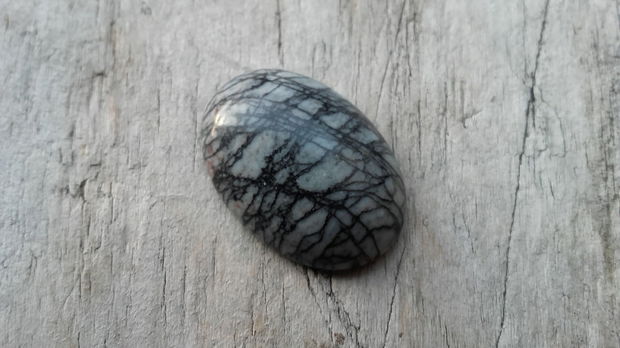 Cabochon jasper meshwork, 25x18 mm