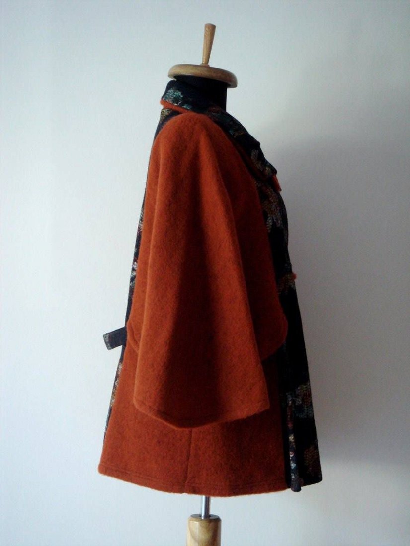 Jacheta noua, stil pelerina, din lana fiarta caramizie