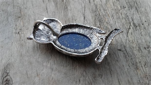Pandantiv bufnita argintie cu lapis lazuli