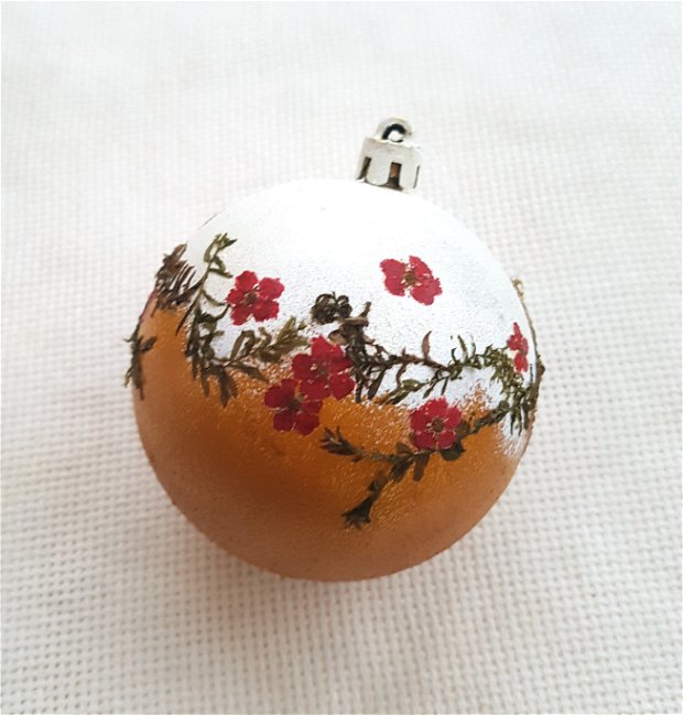Glob auriucu flori grena, Ornament pentru brad