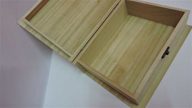 Cutie din lemn in forma de carte- 24 x 18 x 8.5cm