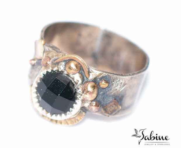 Inel argint 925 painat, cu onix fatetat, rose cut, si alama