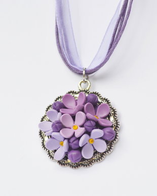 Colier flori de liliac