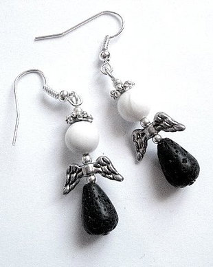 cercei ingerasi cu lava si howlite 30111