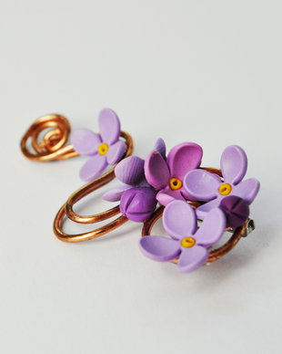 Brosa flori de liliac