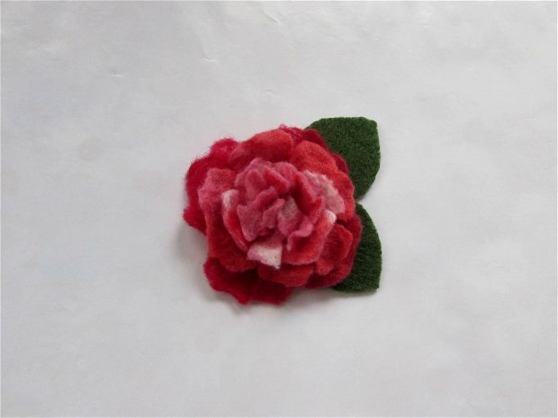 brosa din lana impaslita `trandafir`