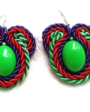 Cercei Soutache cu snur impletit multicolor si cabochon  verde