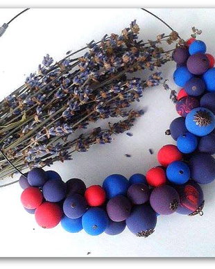 Colier unicat în nuanţe de roşu, albastru şi mov ,,Berries 2"