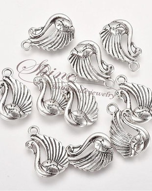 Charm lebada argintie