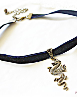 Colier choker bleumarin cu dragon