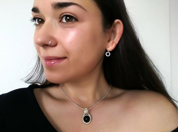 Set Bijuterii Pandantiv si Cercei " Elegant Black "