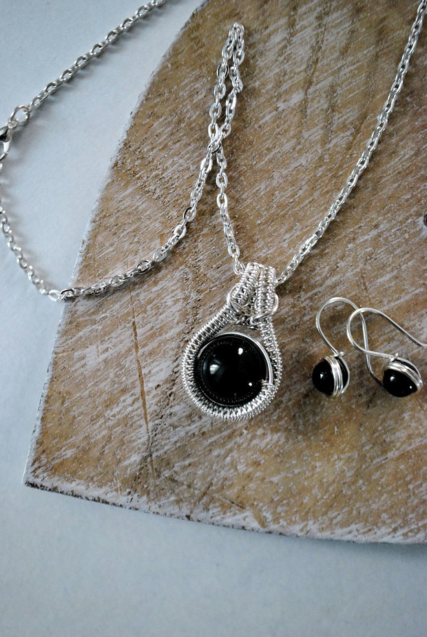 Set Bijuterii Pandantiv si Cercei " Elegant Black "