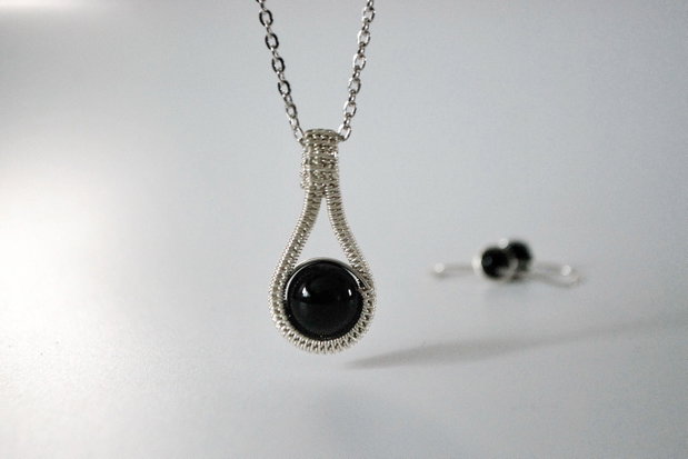 Set Bijuterii Pandantiv si Cercei " Elegant Black "