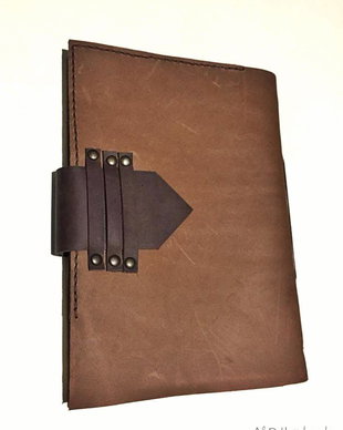 Agenda din piele naturala reciclata, cusuta manual si personalizata
