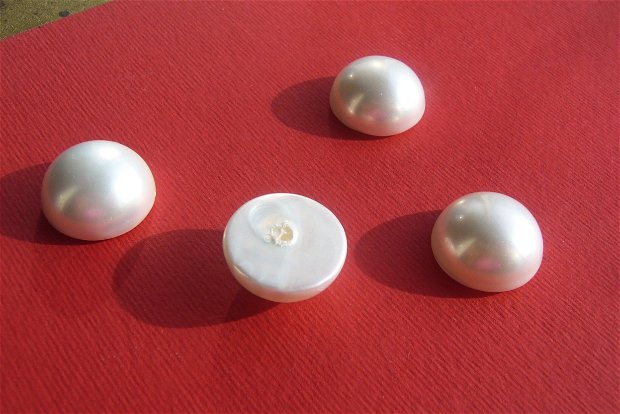 Cabochon sau margica semi-gaurita perla alba tip Mallorca aprox 20x10 mm