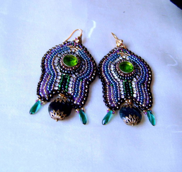Cercei peacock, varianta stilizata