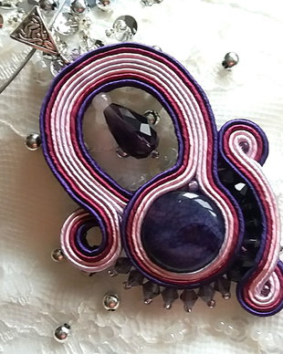 Pandantiv soutache mov-lila cu agat