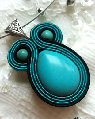 Pandantiv soutache turcoaz cu negru