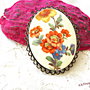 Brosa vintage din portelan cu flori multicolore