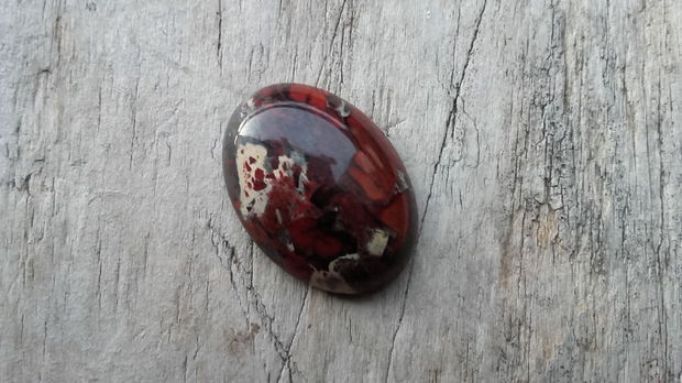 Cabochon flame jasper, 25x18 mm