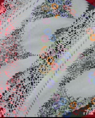 Fata de masa rotunda brodata