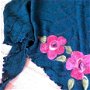 Sal tricotat cu aplicatie de flori de lana impaslite