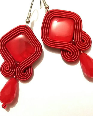 Cercei soutache roșii cu sidef și cristale