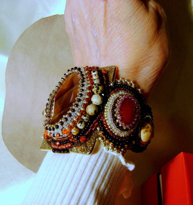 Bratara vintage , podoabe pe viata, pietre semipretioase,cristale , perle, margelute japoneze