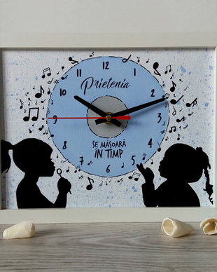 ceas pictat canvas personalizat 26x20cm prietenia noastra