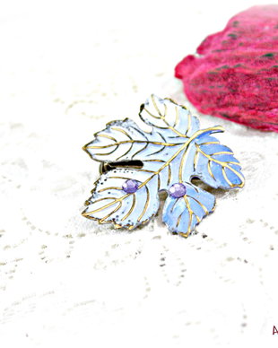 Brosa Frunza cu patine de iarna si cristale Swarovski rezervata