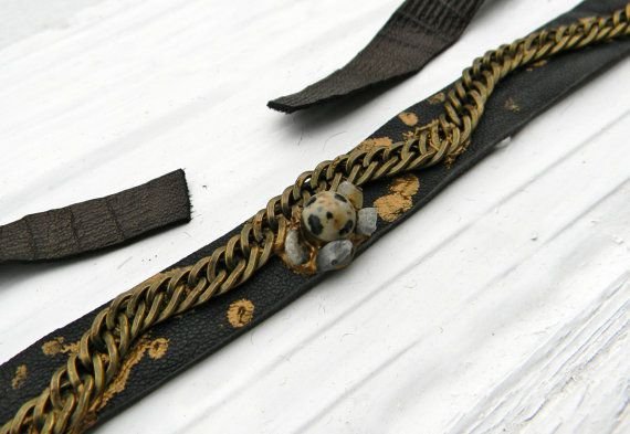Choker/Colier din piele neagra cu lant de bronz si margele jasp dalmatian, choker colier handmade unicat