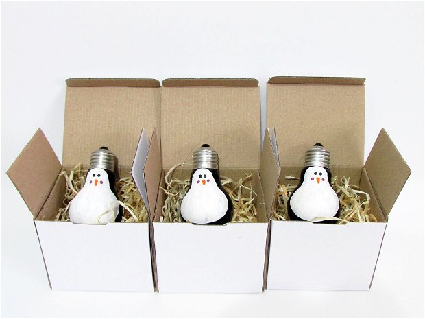 Glob Pinguin, glob bec reciclat, ornament bec, ornament pinguin, decoratiune pinguin