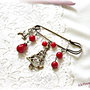 Brosa Bradut rosu cu jad si cristale Swarovski